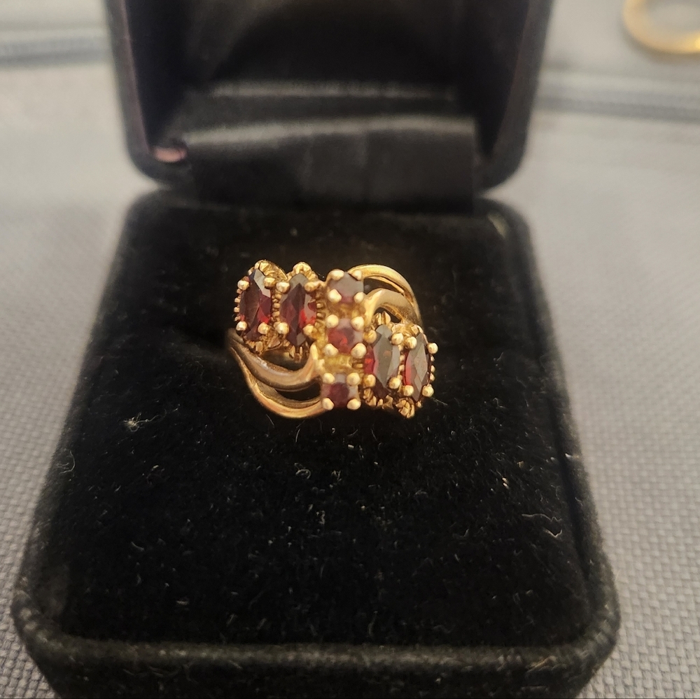 Vintage 10K Gold Garnet Statement Ring ✨ - Picture 3 of 6